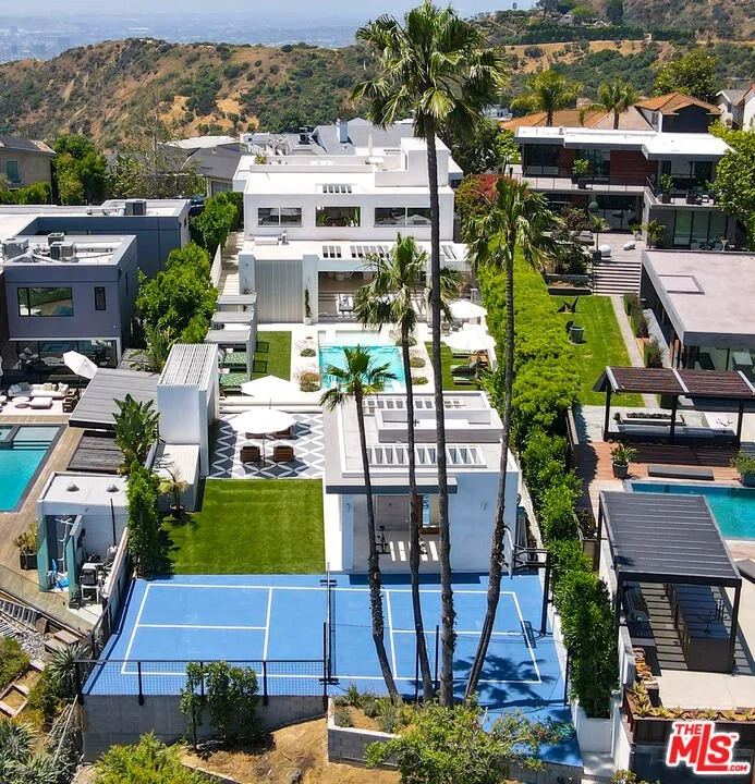The Apex HH — 7115 Macapa Dr, Hollywood Hills