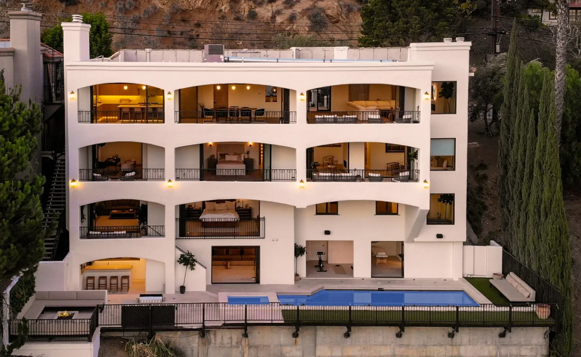 Villa De Vistas — 7212 Mulholland Dr, Hollywood Hills
